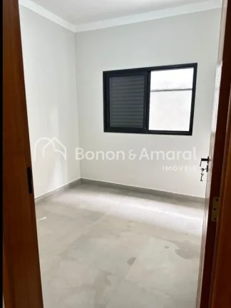 Imagem Linda casa à venda no Condomínio Portal do Jequitibá em Valinhos. 

Este sobrado conta com 3 suí...