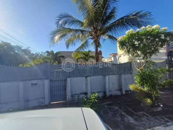 Imagem Oportunidade em Ponta Negra - Casa de Esquina para Reforma.