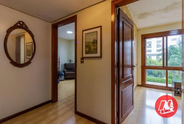 Imagem Cobertura no bairro Petrópolis, 3 dormitórios, suite. vagas e piscina. ,