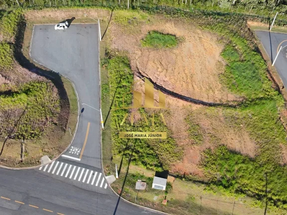 Terreno Condomínio Clube 250m2, Diferenciado, Parte Alta, Rua sem saída.