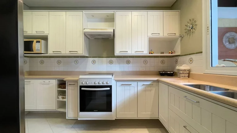 Imagem Casa de Luxo à Venda em Riviera de São Lourenço Módulo 30: 4 quartos, 1 suíte, 2 salas, 4 vagas, 220m² de área. Aproveite!