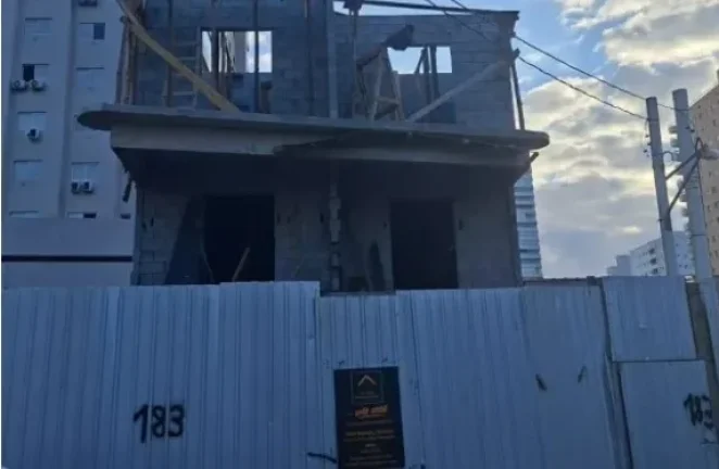 Imagem Casa para Venda em Praia Grande, Aviação, 3 dormitórios, 1 suíte, 1 banheiro, 1 vaga