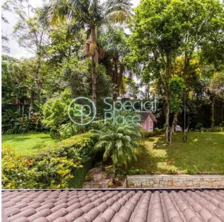 Imagem Clean e espaçosa.! Sala Estar voltada para Jardim com Piscina e Churrasqueira. 5 Dormitórios, send...