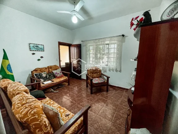 Imagem A poucos minutos das águas da Praia do Porto Novo, essa casa é o refúgio perfeito para quem busca...