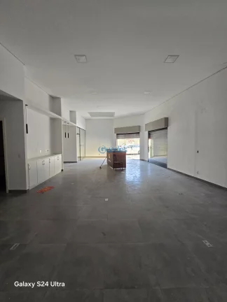 Loja/Salão de 200m² em Água Branca, São Paulo: Locação por R$9.500 - Confira!