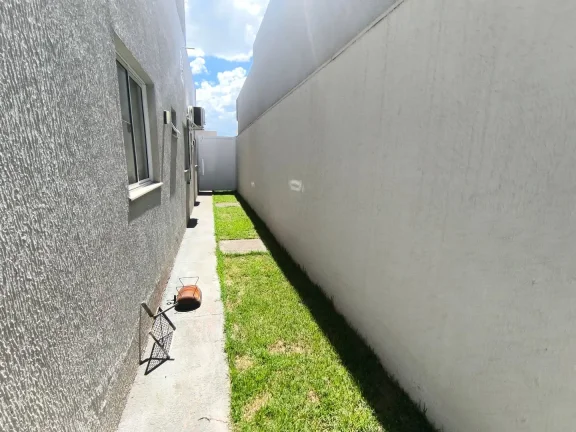 Imagem Casa 3/4 Sendo 1 Suite Com Otimo Quintal No Condominio Les Arcs , Oportunidade