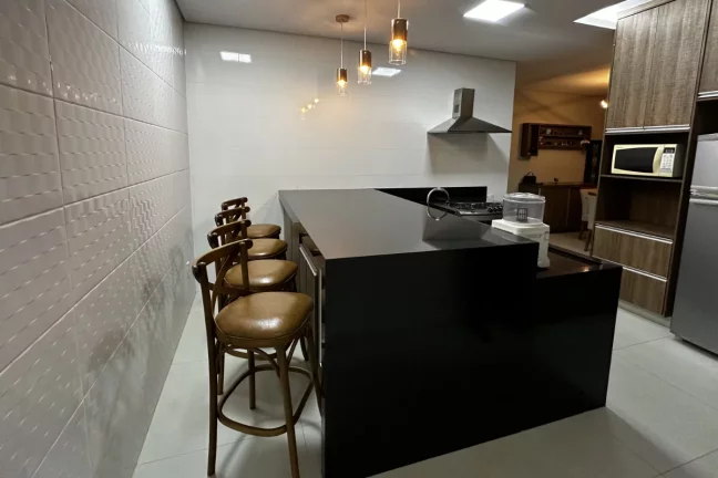 Imagem Casa de vila para venda em Vila Santa Cruz com 3 quartos, sendo 2 suítes, 280m2