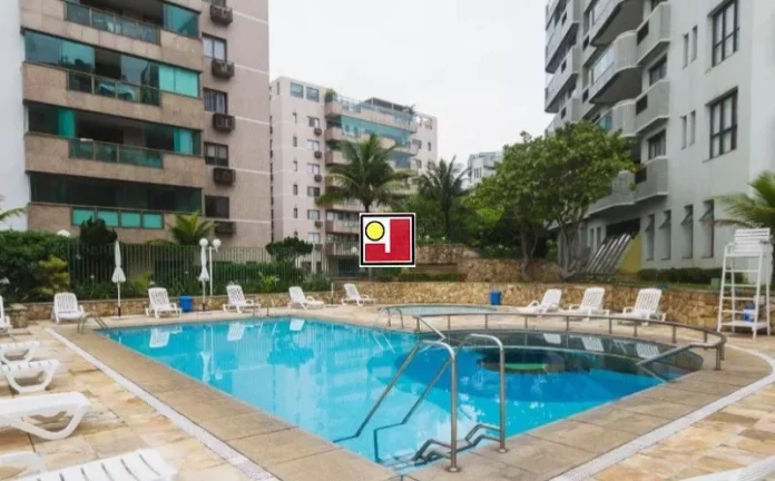 Imagem Vendo 1Q na Praia da Barra, 58m², decorado, 58m², 1 vaga, ônibus, clube, tenis, squash, churrasqueira, skate, sinuca, ginásio, futebol, segurança,pier