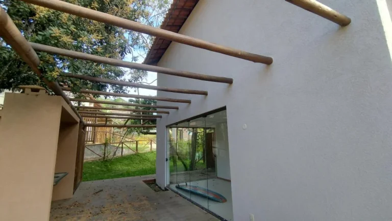 Imagem Oportunidade: Casa em Condomínio com Piscina na Praia do Forte - Venda!