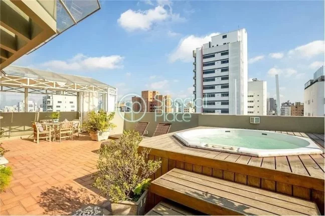 Ótima cobertura em Moema Pássaros com vista livre! - Área: 287,00m² Piso inferior: Hall de entra...