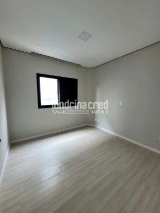 Imagem Casa Nova no Condomínio Tangará – Parque Tauá, Londrina: 3 suítes, área gourmet, quintal amplo, alto padrão e lazer completo na Zona Sul!