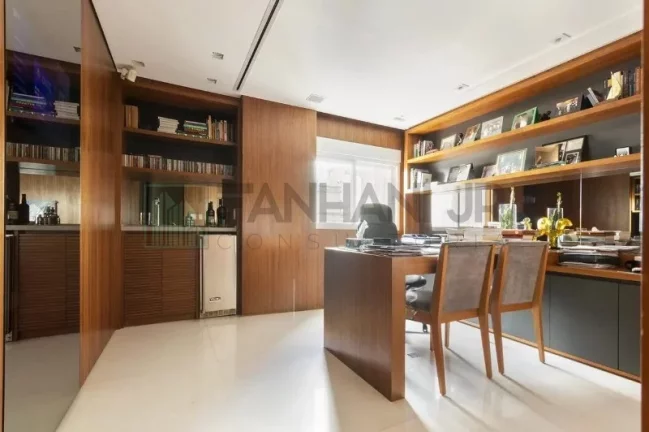 Imagem Apartamento de Alto Padrão na Vila Nova Conceição com 2 Suítes, 5 Salas e 5 Vagas de Garagem - São Paulo-SP