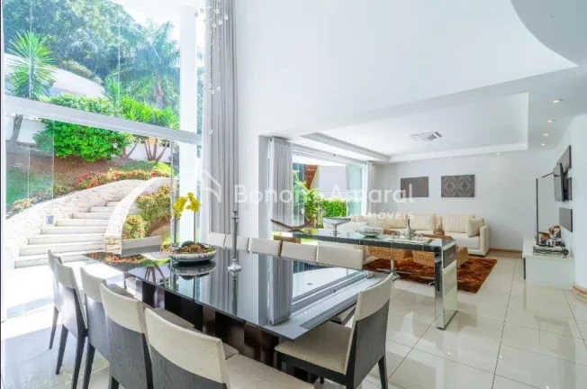 Imagem Aproveite a oportunidade de viver em uma casa encantadora, projetada por um arquiteto de renome, Aqu...