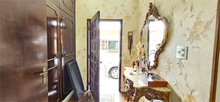 Imagem Casa para alugar com 5 quartos, sendo 2 suítes, em Alto da Lapa, São Paulo - SP