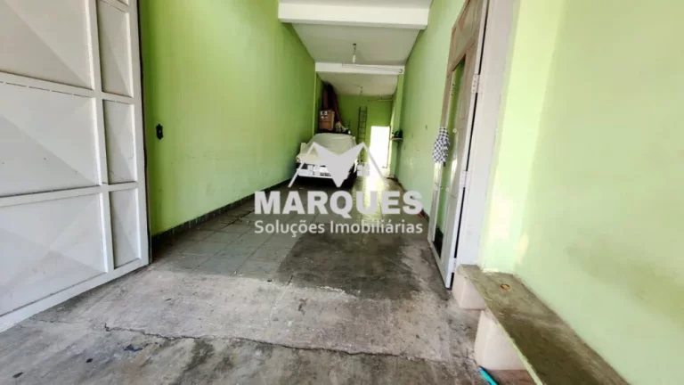 Imagem Casa principal mais 2 pequenas casas e salão c/ 80m2