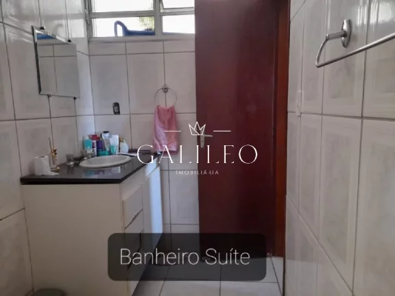 Imagem VENDA ou PERMUTA ÓTIMA CASA 200M² - 3 DORMITÓRIOS SENDO 1 SUÍTE -COZINHA/COPA -SALA DE ESTAR/JANTAR- VARANDA- QUINTAL- 3 VAGAS-JARDIM DO LAGO -JUNDIAÍ