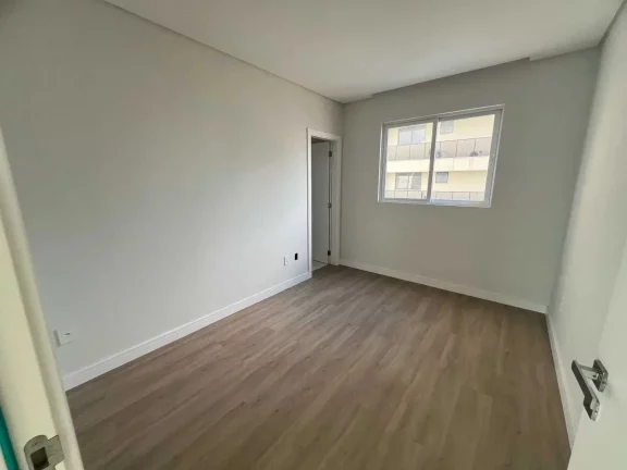 Imagem Apartamento com 3 suítes e 2 vagas de garagem na Meia Praia em Itapema