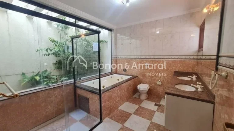 Imagem Casa em condomínio com 430 m² e 4 quartos