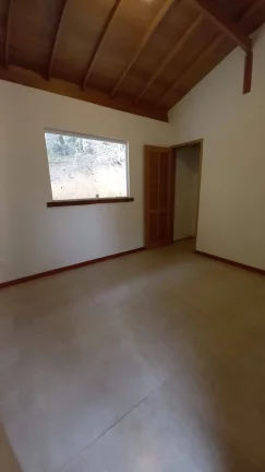 Imagem Vendo esta maravilhosa casa em Condomínio fechado. Nova Friburgo.