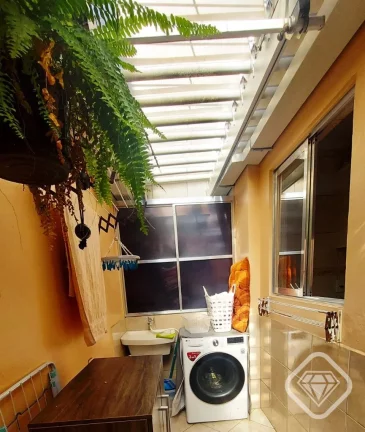 Imagem Casa em condomínio na Tristeza
Não geminada, com 3 dormitórios e pátio lateral

Uma raridade na ...