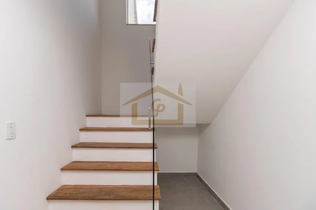 Imagem terreno 1000 metros, Casa com 2 suítes no andar térreo + um suíte no superior *varanda