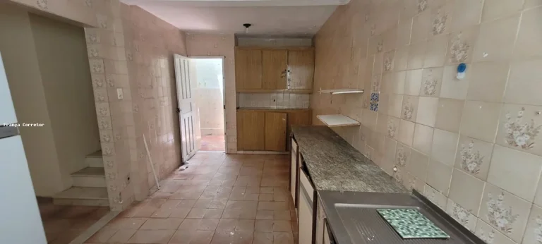Imagem Casa para Venda em Natal, Barro Vermelho, 6 dormitórios, 1 suíte, 2 banheiros, 6 vagas