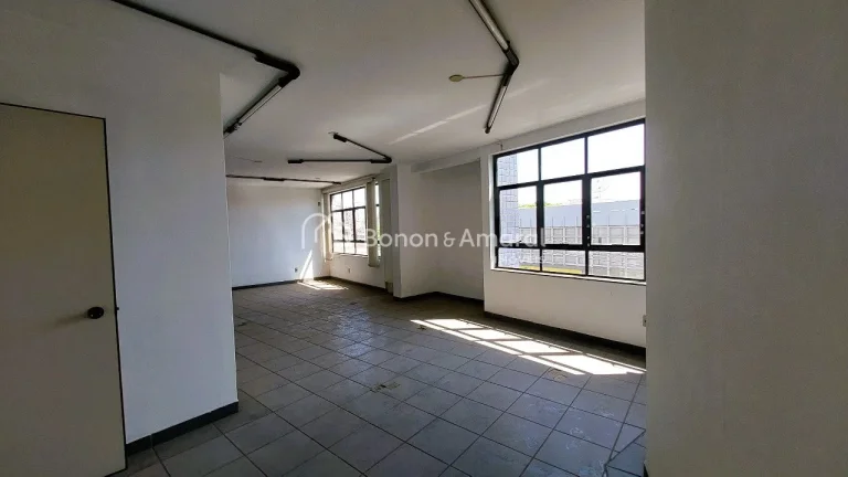 Imagem Excelente sala comercial no centro de Valinhos, disponível para venda ou locação.

Localizada no ...