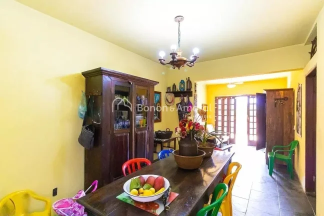Imagem Esta incrível casa para comprar oferece 4 quartos impecáveis, proporcionando amplo espaço para fa...