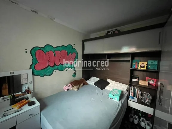 Imagem Casa térrea com 3 quartos, condomínio com portaria 24h, salão de festas e playground em Londrina