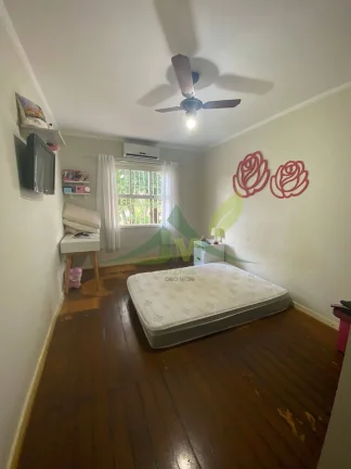 Imagem Residência à Venda na Vila Santista: Elegância, Conforto e Privacidade