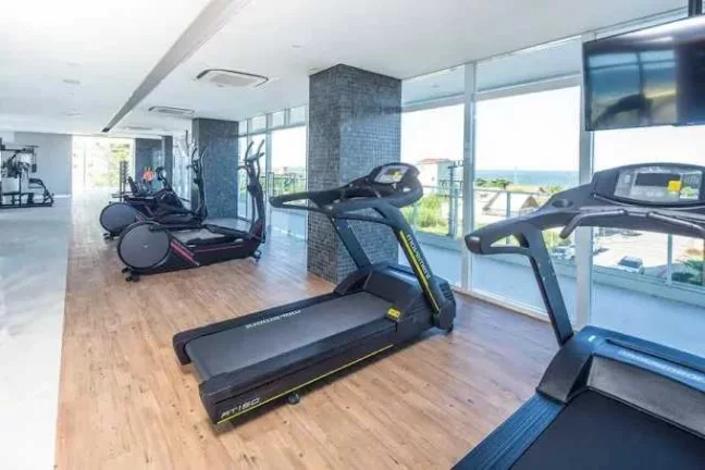 Imagem Apartamento mobiliado com 3 dormitórios sendo 1 suíte e 2 vagas de garagem na Brava em Itajaí