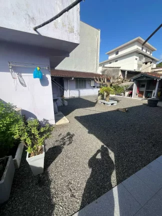 Imagem Casa com 3 dormitórios e 4 vagas sendo 2 cobertas - Floresta | Joinville/SC