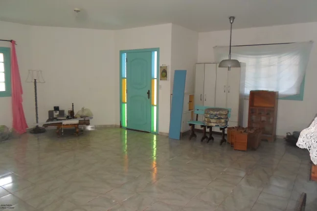 Imagem Casa com edícula a 200m da praia à venda em Peruíbe.