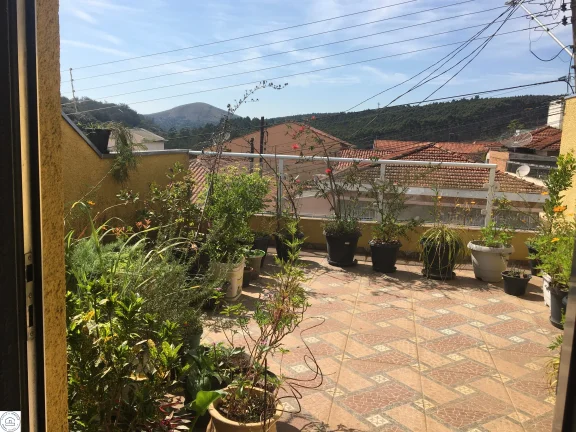 Imagem Excelente casa localizada no centro de Caieiras, imóvel pronto e comporta até 02 famílias com total conforto e segurança.