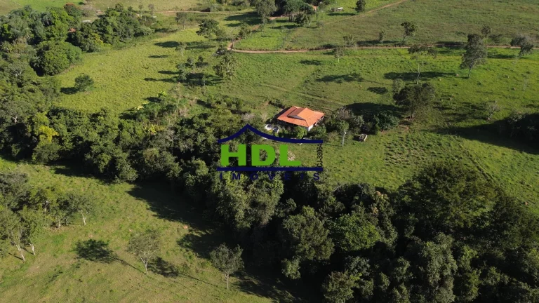 Imagem Chácara com córrego no meio 1 Alqueire e 5 Lts 100 kms de Goiânia