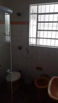 Imagem Ampla Casa com 3 Quartos, Edícula e Quintal Espaçoso: Conforto e Praticidade para Sua Família!