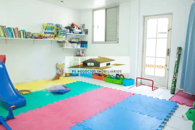 Imagem Sobrado para venda com 6 vagas