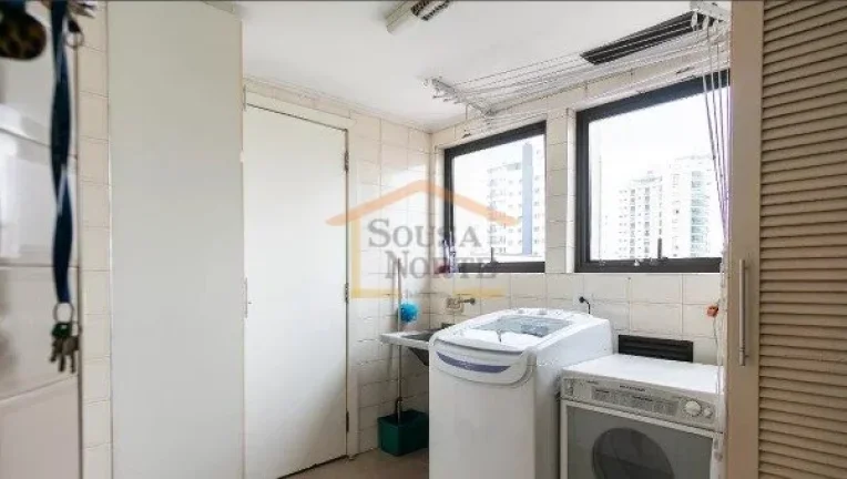 Imagem Excelente apartamento 230m², 4 dormitórios, sendo 4 suítes, closet, sala ampla com lareira, varan...