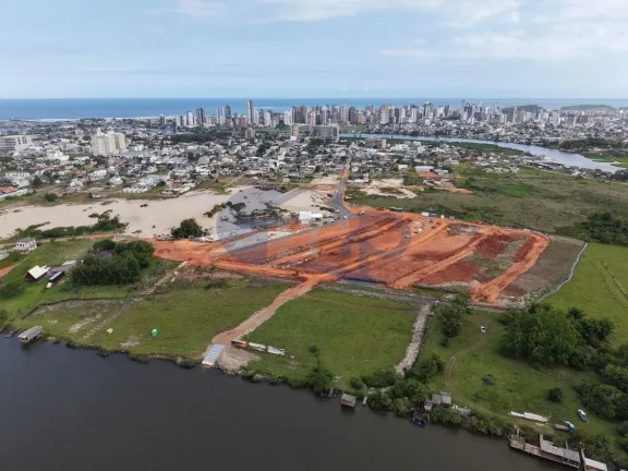 Imagem Casa á venda com 5 suítes no centro de Passo de Torres/SC