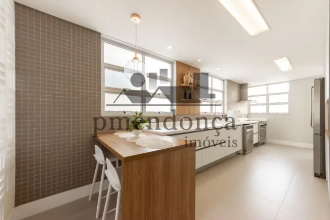 Imagem Apartamento reformado e mobiliado, com 198m² próximo ao Parque do Ibirapuera!