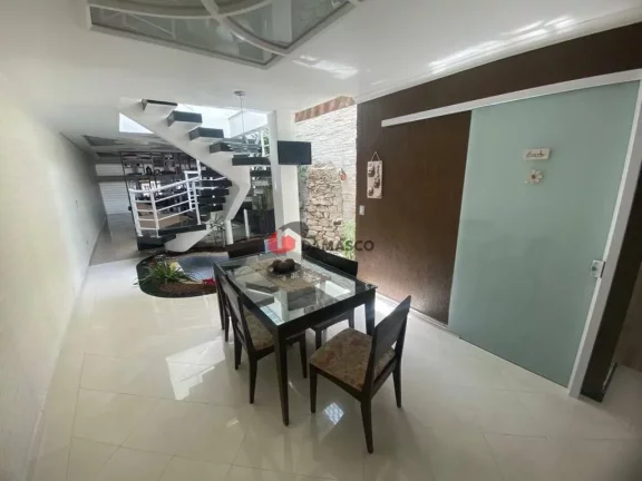 Imagem Sobrado à venda 3 Quartos, 3 Suites, 4 Vagas, 347M², Campestre, Santo André - SP