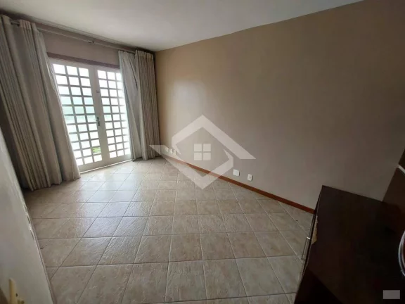 Imagem Casa 5 qrtos (2 Suítes), 2 Salões. Cond. Parque dos Girassois, Campo Grande