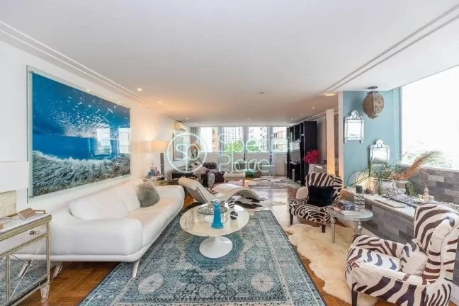 Imagem Apartamento com 180m², reformado na parte plana do Jardim América. Possui piso em tacos de madeira...