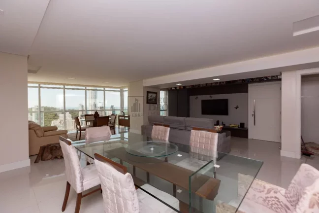 Imagem Apartamento à venda com 04 suítes no Centro de Balneário Camboriú/SC