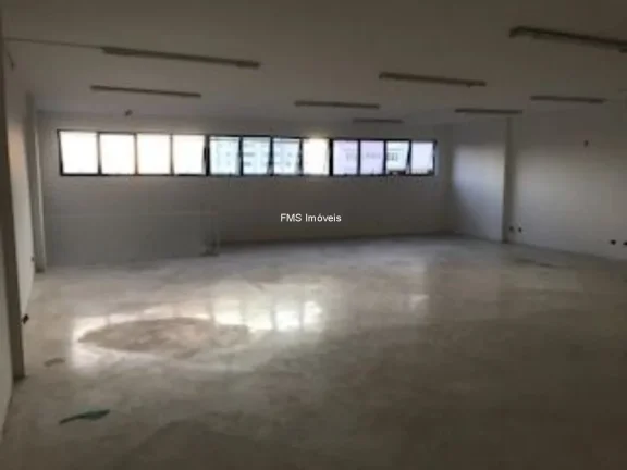 Imagem Aluguel de Loja Comercial de Alto Padrão em São Paulo-SP, Alto de Pinheiros: 2 salas, 2 banheiros, 12 vagas de garagem, 800m².