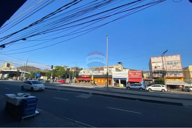 Imagem Alugo Galpão - Praça Seca Localizado na Rua Cândido Benício, acima da Drogaria Nacional -