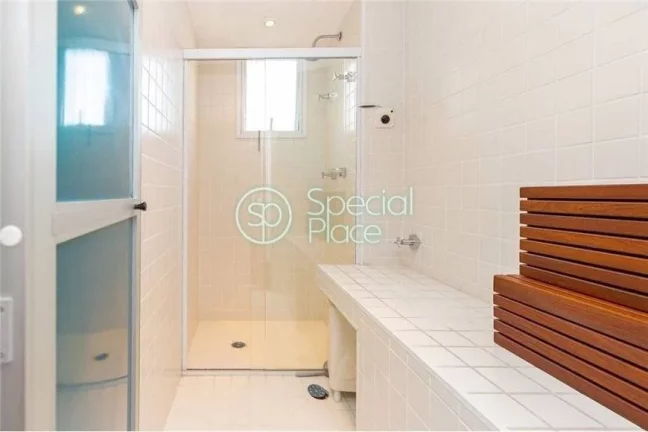 Imagem Apartamento impecável. São 26m² de área privativa, 4 dormitórios ( 3 suítes) e 5 vagas na gara...