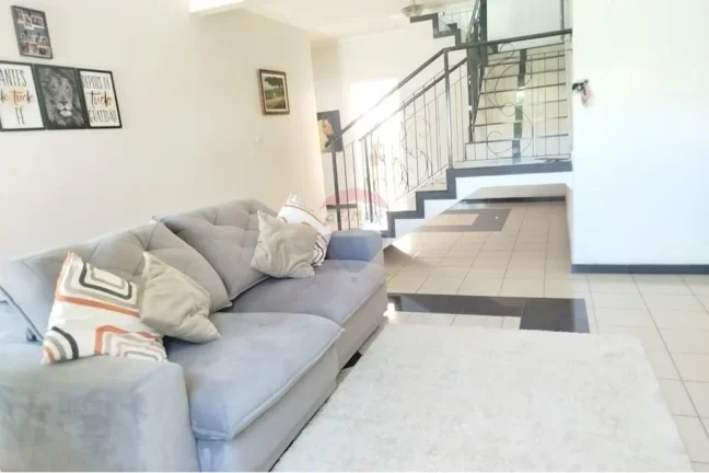 Imagem Casa na Vila Jardini com 4 Quartos, Piscina e Jardim em Sorocaba