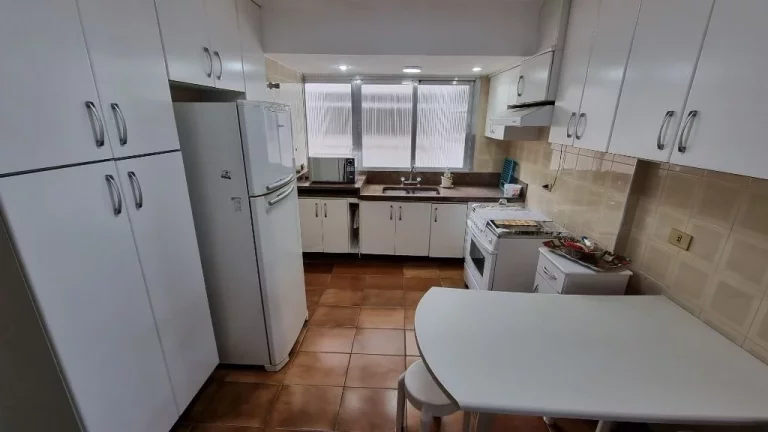 Imagem PITANGUEIRAS- FRENTE TOTAL AO MAR , LINDA VISTA , GARAGEM NO PRÉDIO.