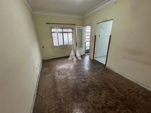 Imagem Sobrado à venda com 2 dormitórios e quintal no bairro do Macuco em Santos/SP